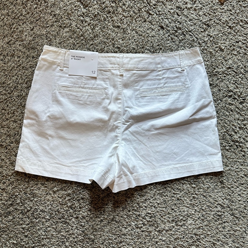 NEW LOFT Monroe 4” Chino Shorts in White - Picture 3 of 9